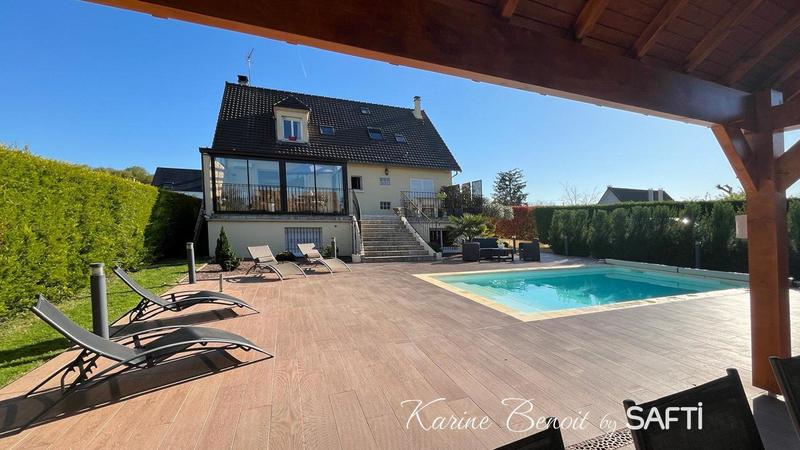 Maison - 238 m² - 9 pièces