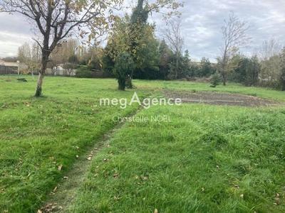 Terrain constructible - 2 700 m²