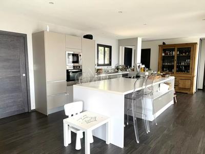 Villa - 250 m² - 6 pièces