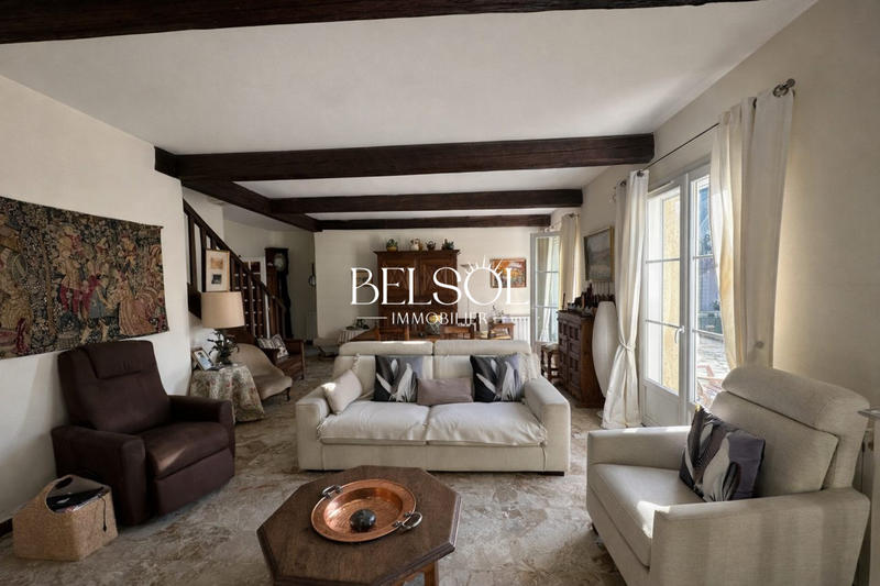 Maison - 205 m² - 6 pièces