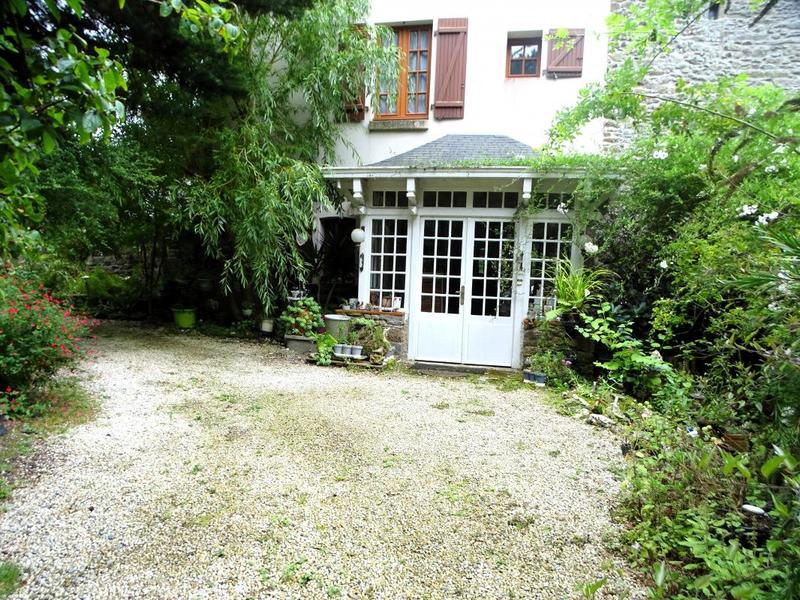 Maison - 251 m² - 9 pièces