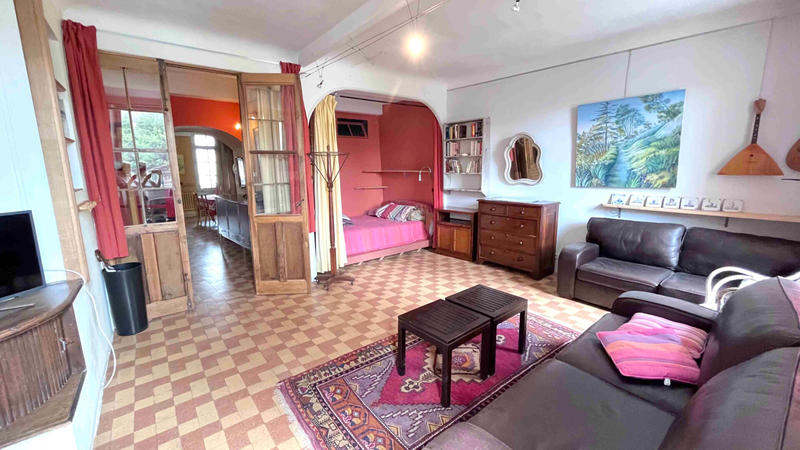 Maison - 240 m² - 9 pièces