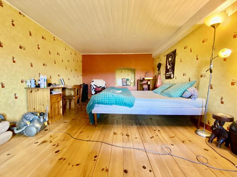 Maison - 279 m² - 9 pièces