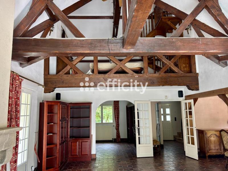 Maison - 358 m² - 16 pièces