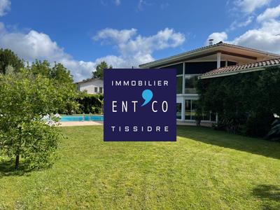 Maison - 236 m² - 8 pièces