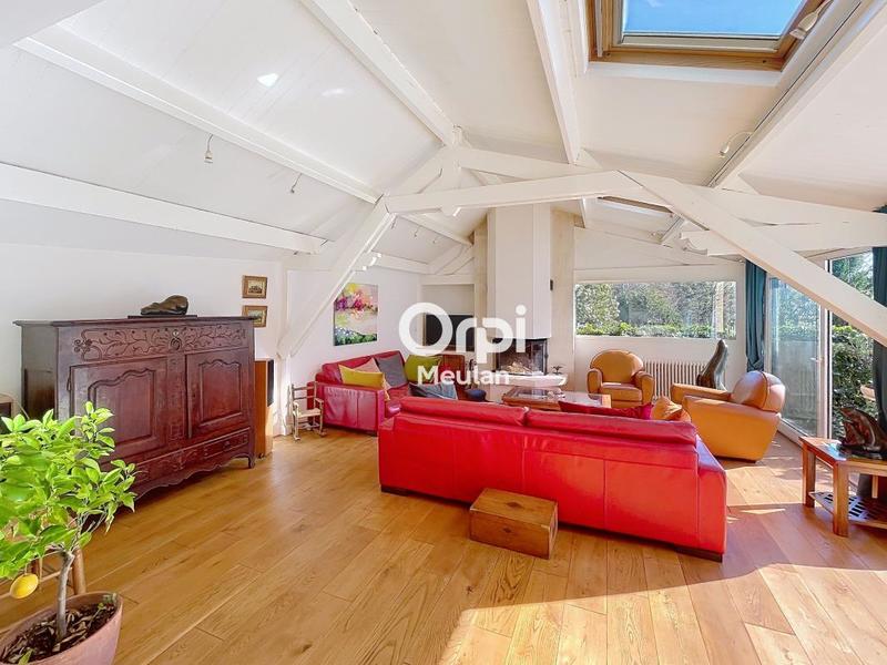 Maison - 226 m² - 8 pièces