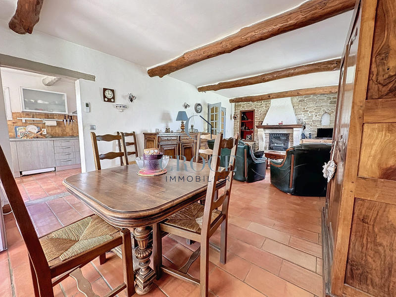 Maison traditionnelle - 236 m² - 9 pièces