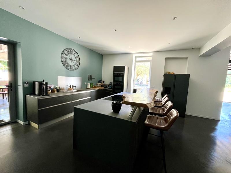 Maison - 650 m² - 20 pièces