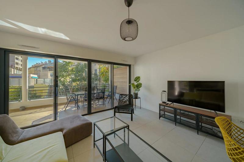 Appartement - 100 m² - 4 pièces