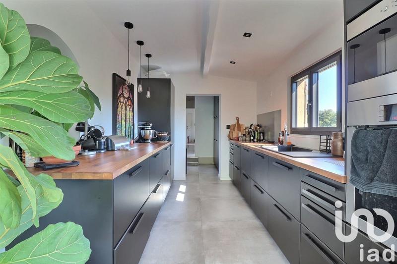 Maison - 222 m² - 8 pièces