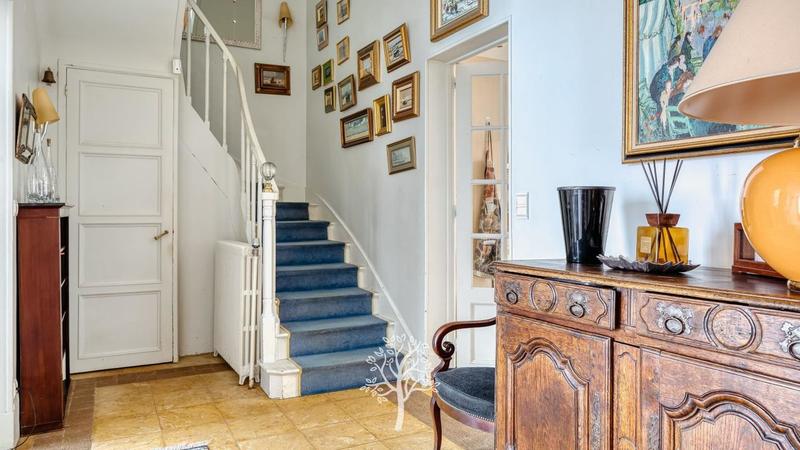 Maison - 270 m² - 8 pièces