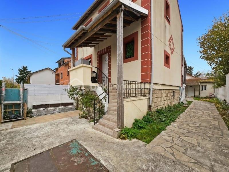 Maison - 169 m² - 9 pièces