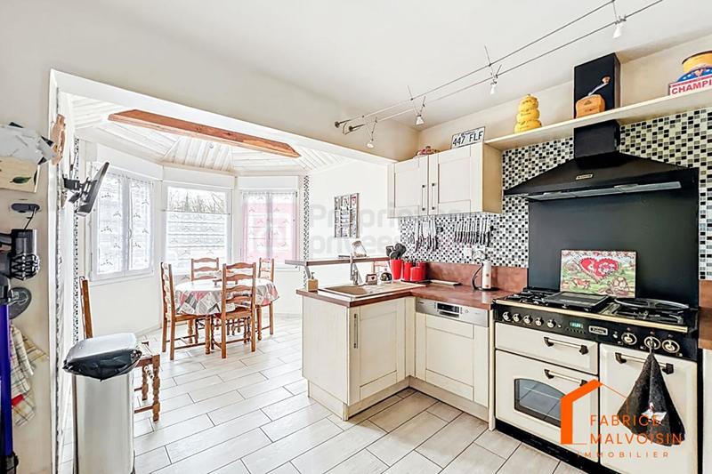 Maison - 177 m² - 7 pièces