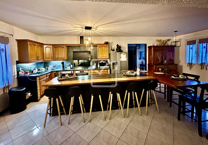 Maison - 281 m² - 9 pièces