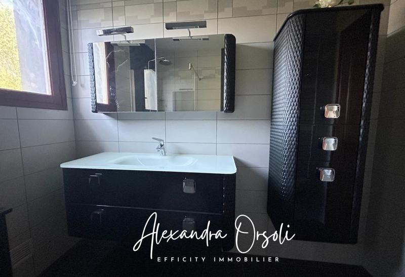 Maison - 264 m² - 9 pièces