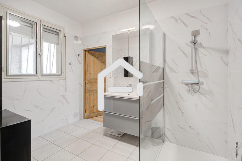 Maison - 177 m² - 7 pièces