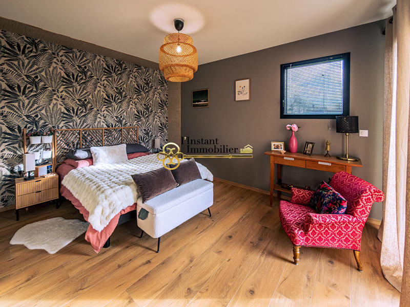 Maison - 238 m² - 8 pièces