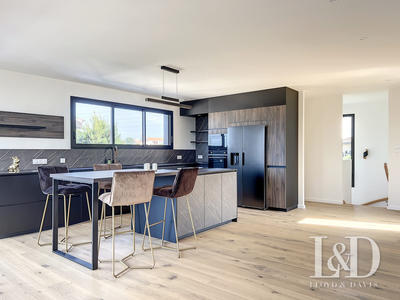 Villa - 216 m² - 5 pièces