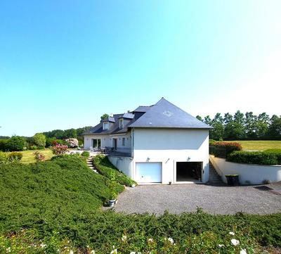 Maison - 340 m² - 15 pièces