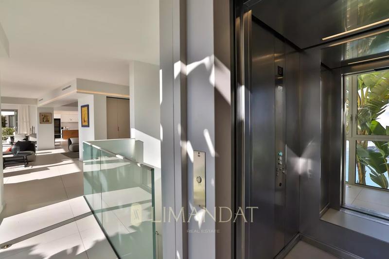 Villa - 440 m² - 8 pièces