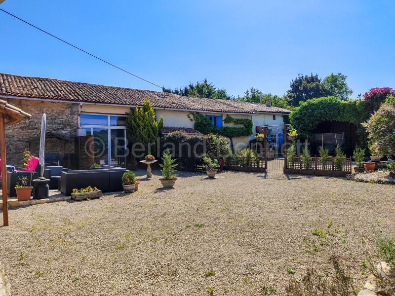 Maison en pierre - 211 m² - 9 pièces