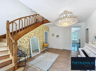 Maison - 380 m² - 12 pièces