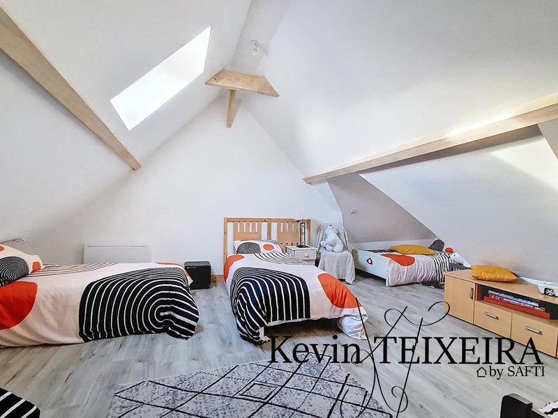 Maison - 210 m² - 8 pièces