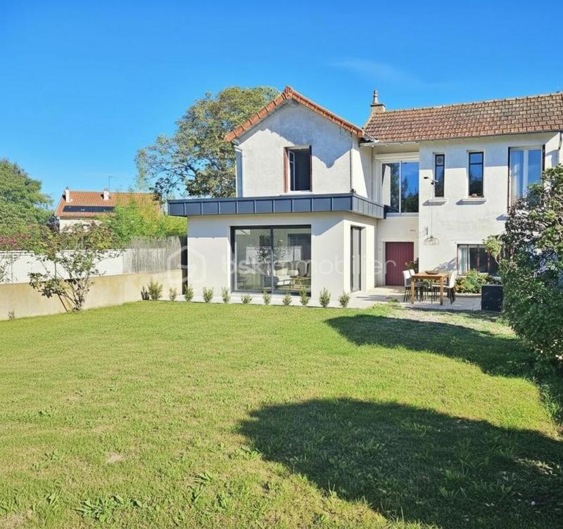 Maison - 94 m² - 5 pièces