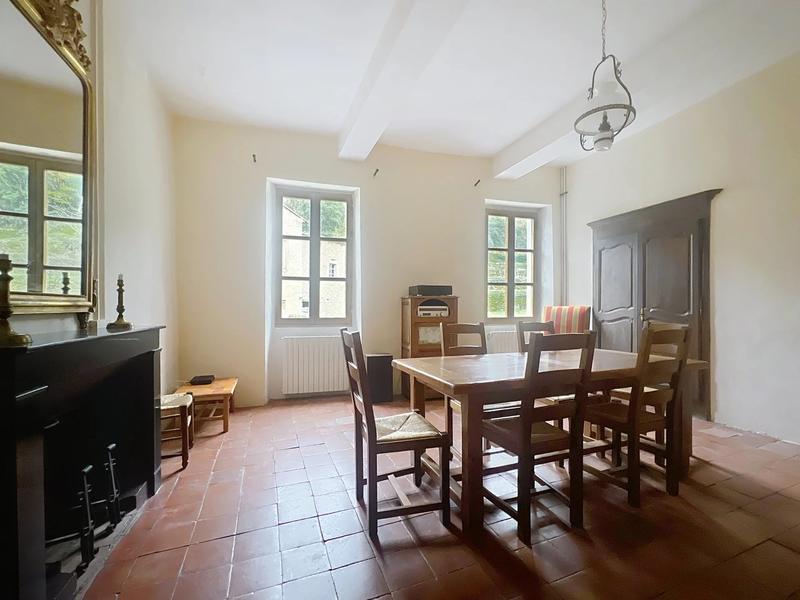 Propriété - 190 m² - 7 pièces