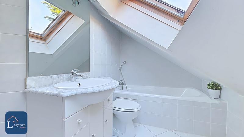 Maison - 228 m² - 7 pièces