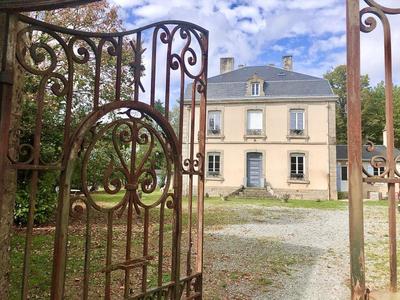 Maison - 200 m² - 8 pièces