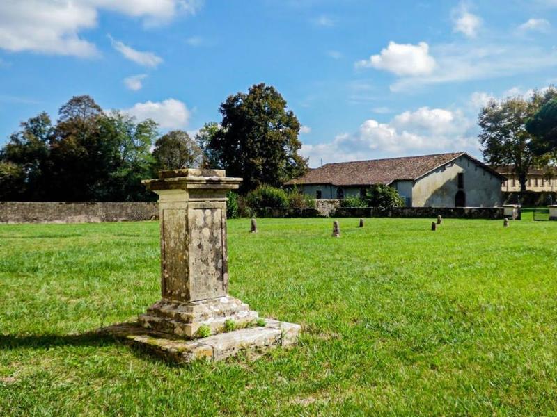 Château - 3 000 m² - 30 pièces