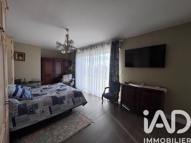 Maison - 219 m² - 6 pièces