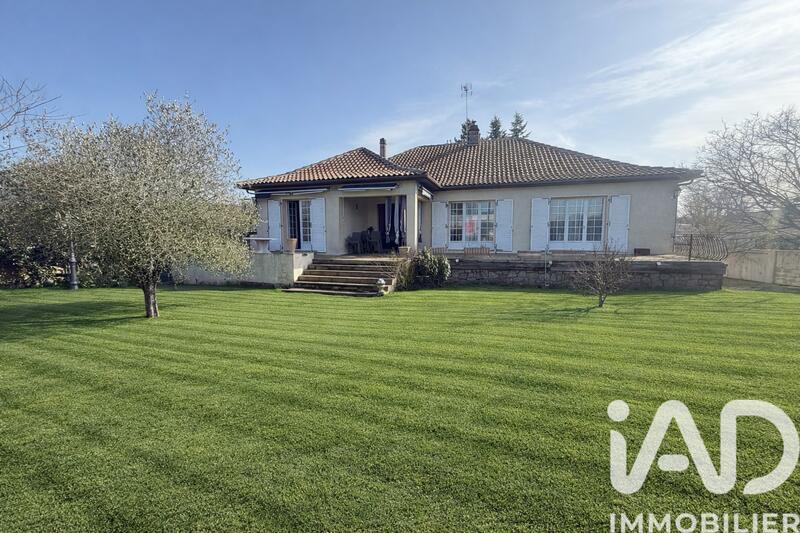 Maison - 246 m² - 8 pièces