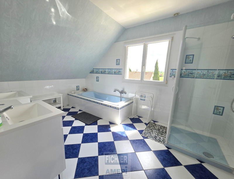 Maison - 226 m² - 8 pièces