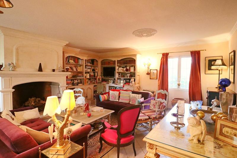 Maison - 248 m² - 8 pièces