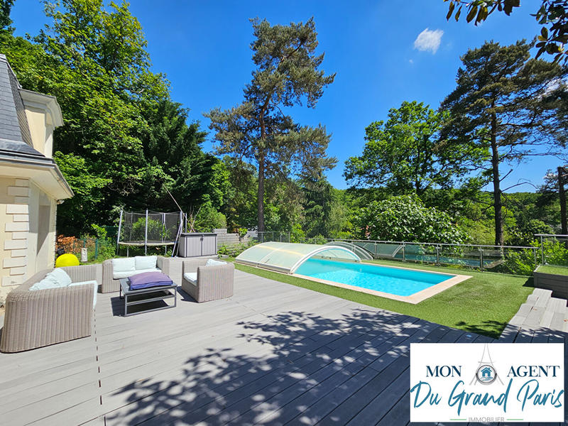 Maison - 250 m² - 8 pièces