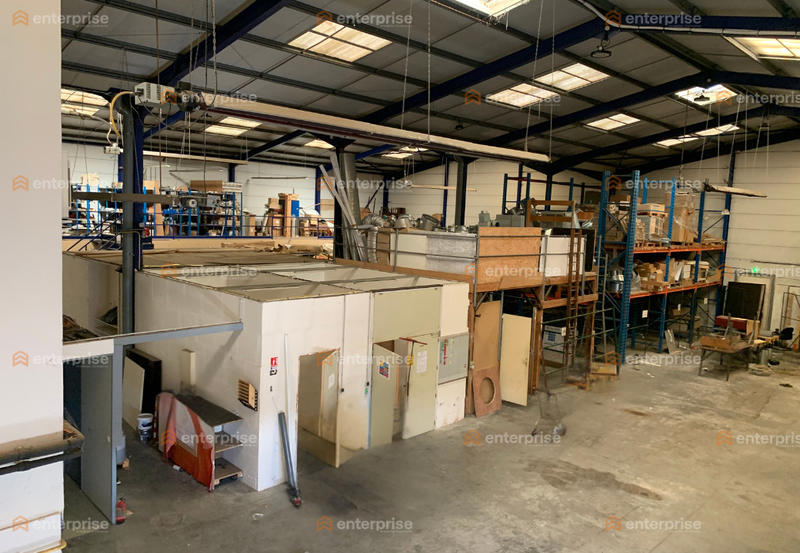 Local d'activité / Entrepôt - 1 300 m²