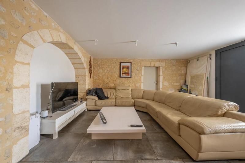 Maison en pierre - 450 m² - 7 pièces