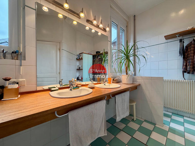 Maison - 260 m² - 10 pièces