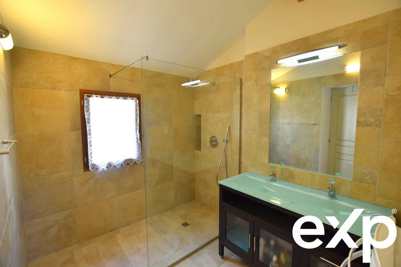 Maison traditionnelle - 201 m²