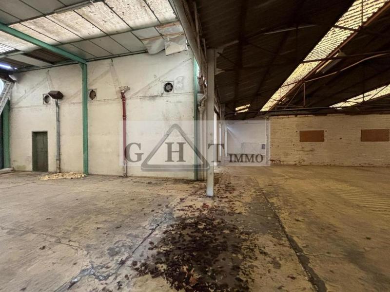 Entrepôt - 1 075 m²