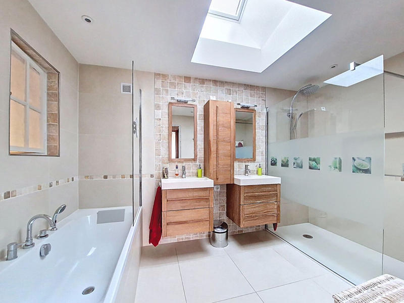 Maison - 187 m² - 6 pièces