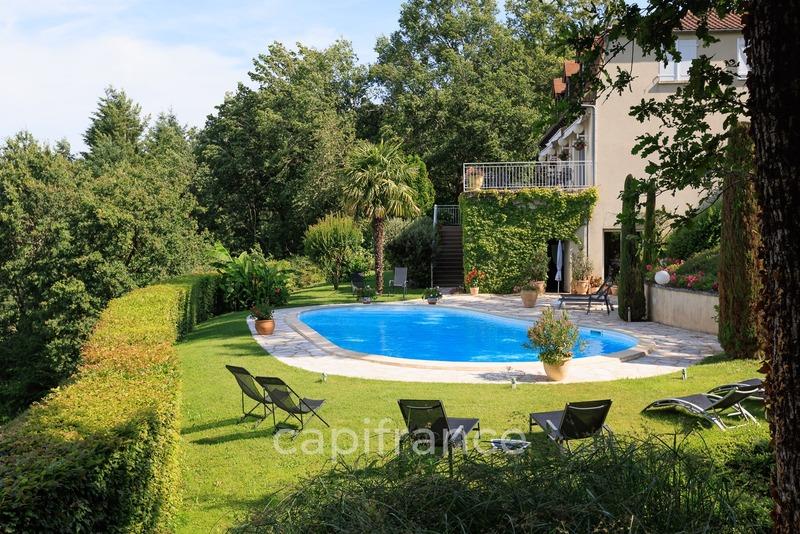 Propriété - 315 m² - 10 pièces