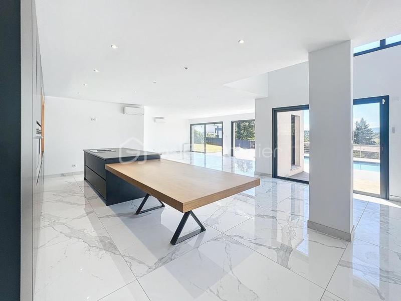 Maison - 198 m² - 6 pièces