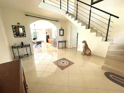 Maison - 239 m² - 6 pièces