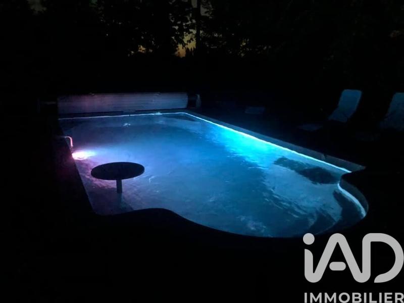 Maison - 305 m² - 15 pièces