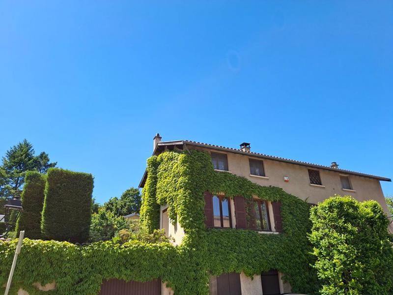 Maison - 260 m² - 6 pièces