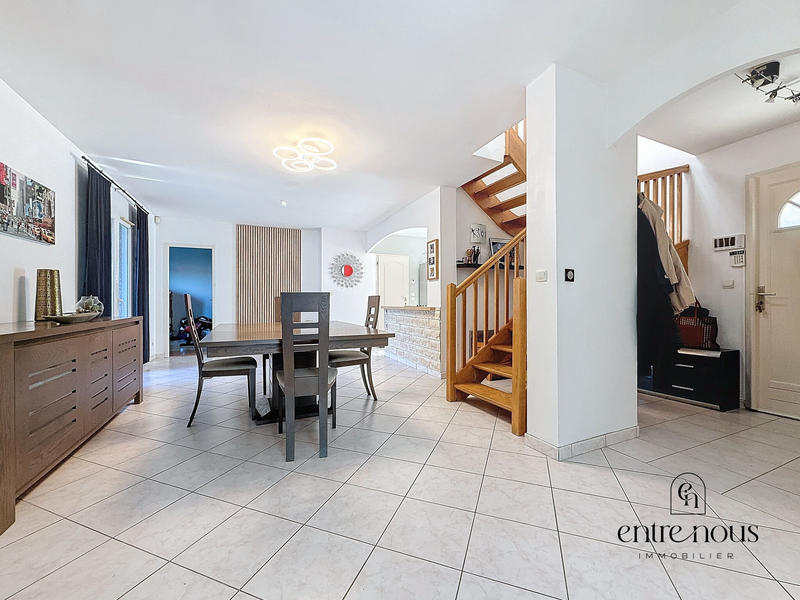 Maison - 250 m² - 5 pièces