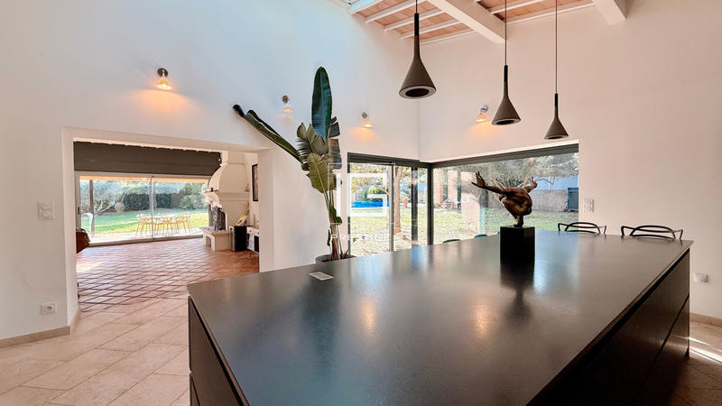 Maison - 300 m² - 7 pièces